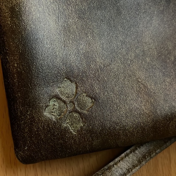 Patricia Nash wristlet - Picture 6 of 16